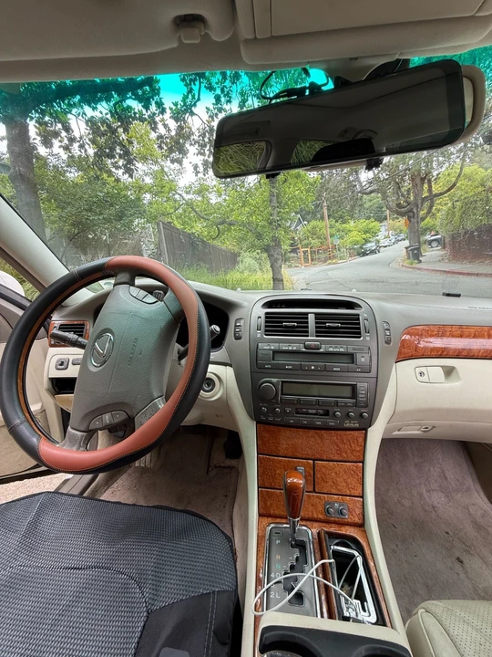 2003 Lexus LS 3rd Gen - Image 4 of 9