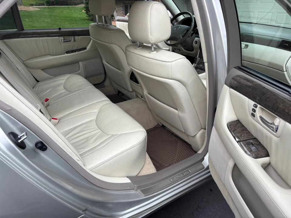 2003 Lexus LS 3rd Gen - Image 11 of 24