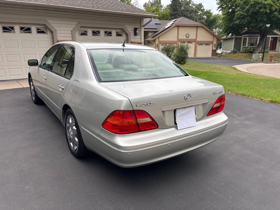 2003 Lexus LS 3rd Gen - Image 4 of 24