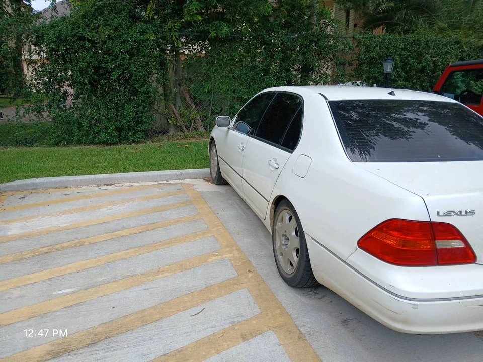2003 Lexus LS 3rd Gen - Image 3 of 4