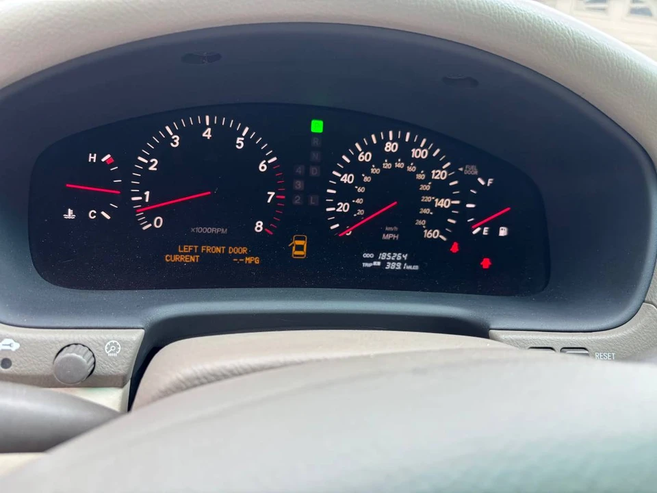 2003 Lexus LS 3rd Gen - Image 14 of 24