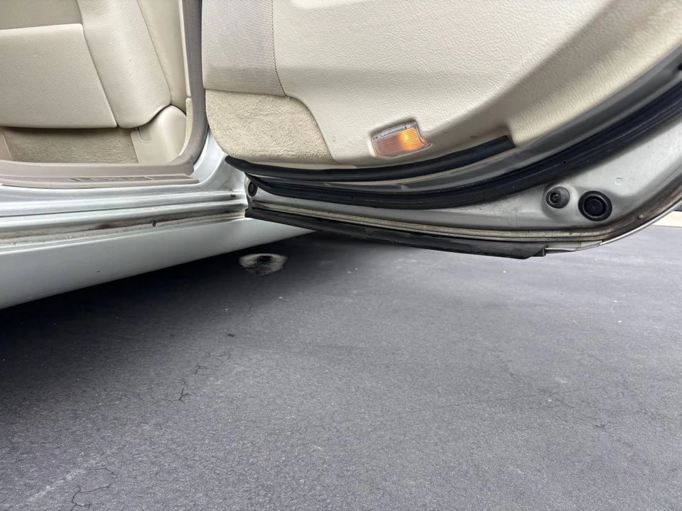 2003 Lexus LS 3rd Gen - Image 13 of 24