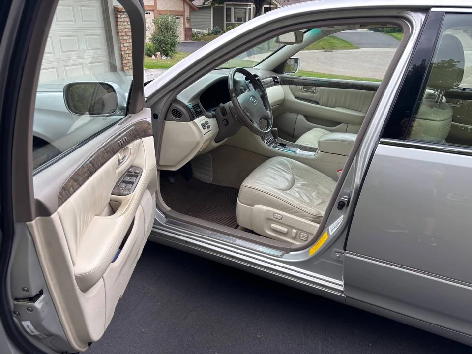 2003 Lexus LS 3rd Gen - Image 5 of 24