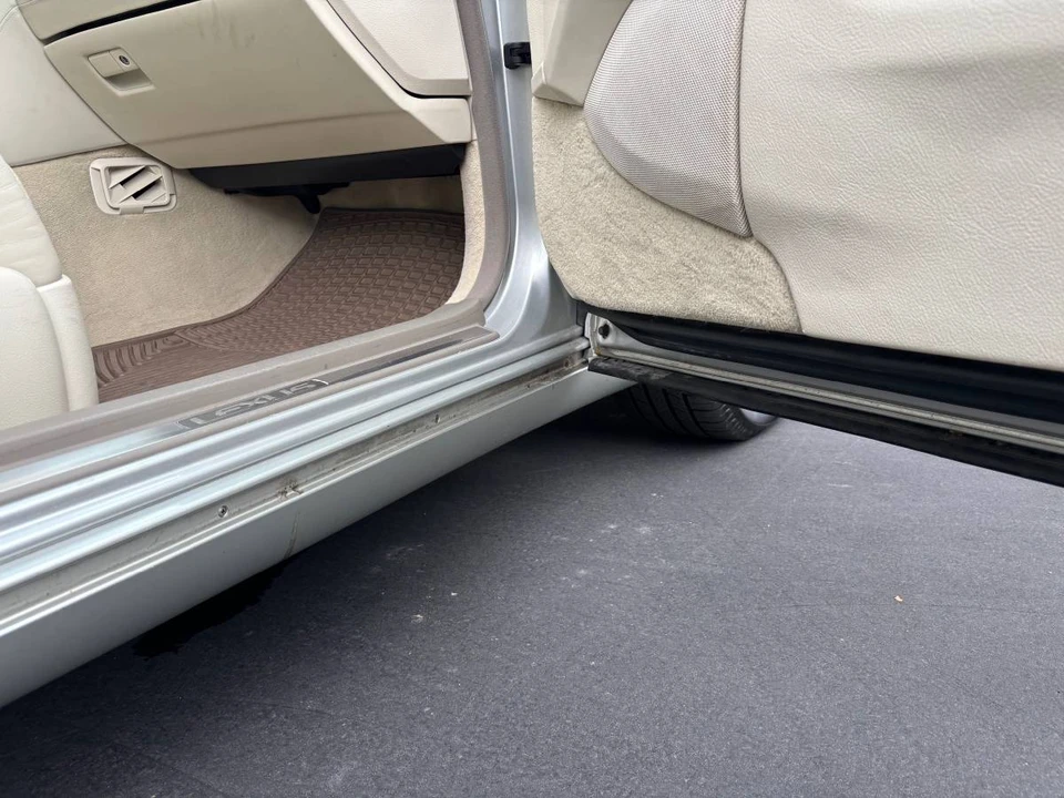 2003 Lexus LS 3rd Gen - Image 12 of 24