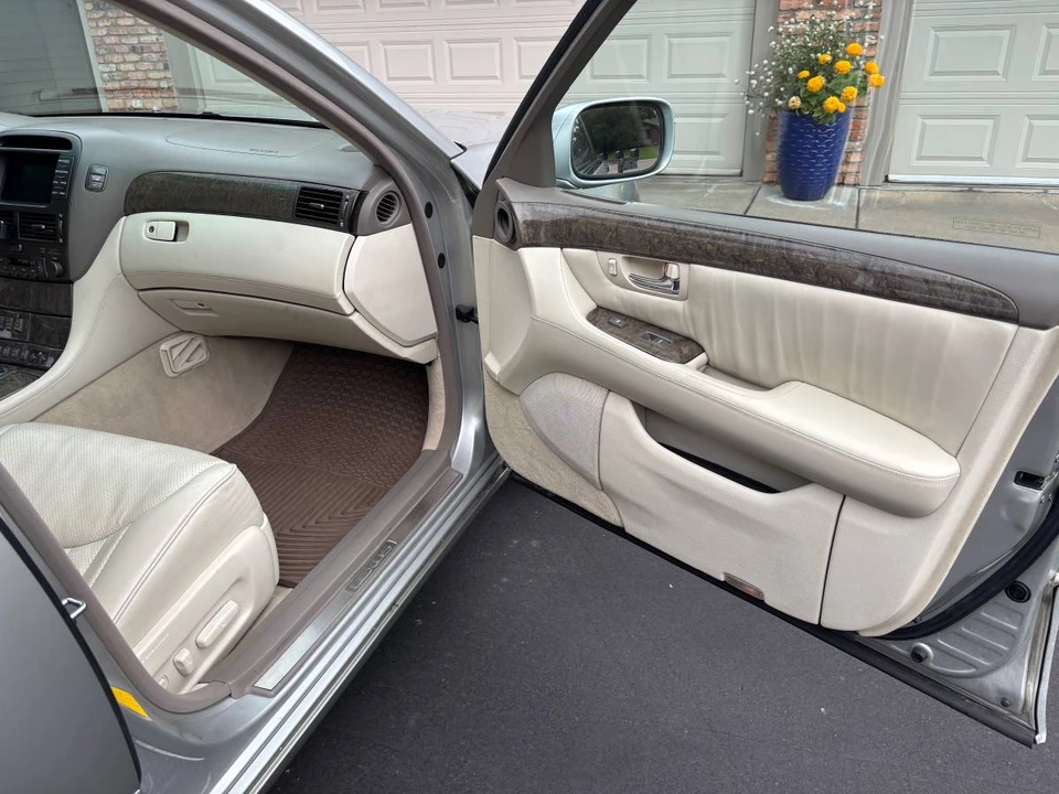 2003 Lexus LS 3rd Gen - Image 9 of 24