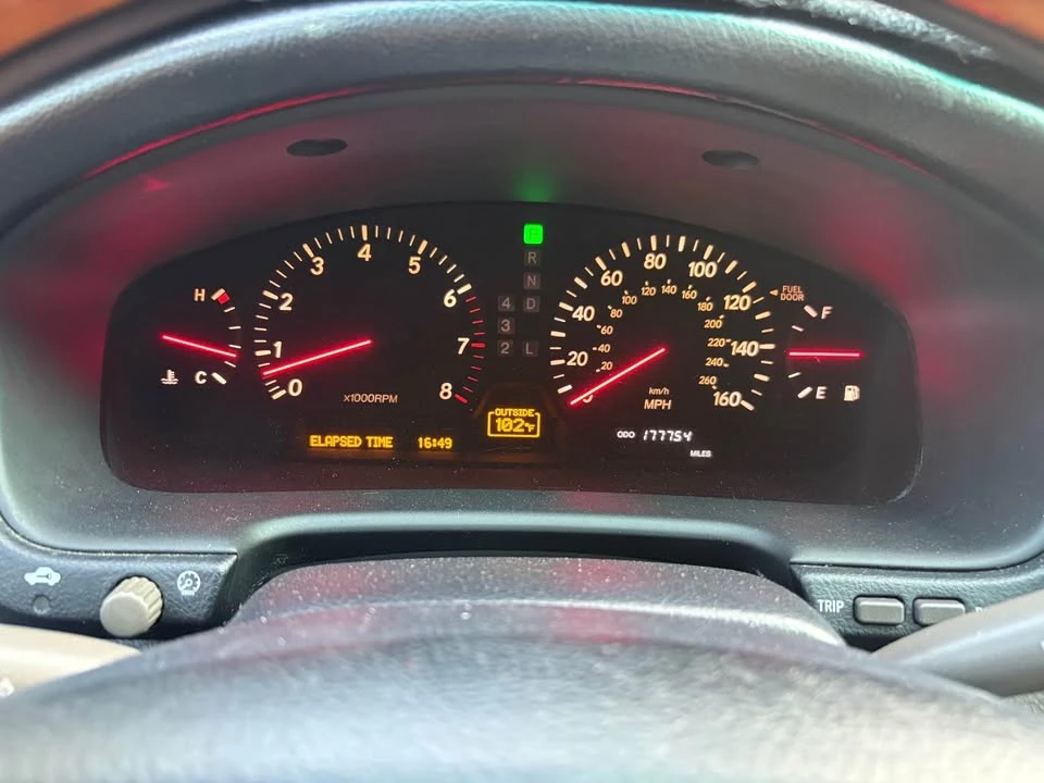 2003 Lexus LS 3rd Gen - Image 9 of 14