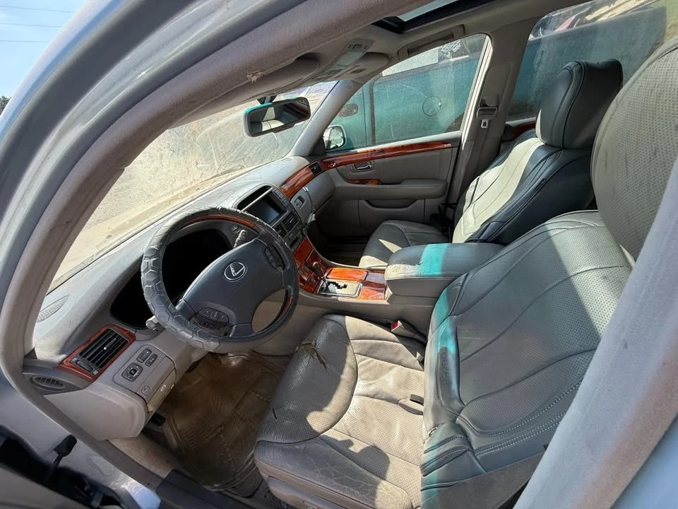 2003 Lexus LS 3rd Gen - Image 8 of 10