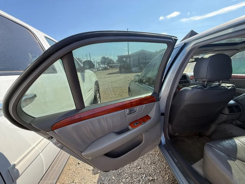 2003 Lexus LS 3rd Gen - Image 7 of 10
