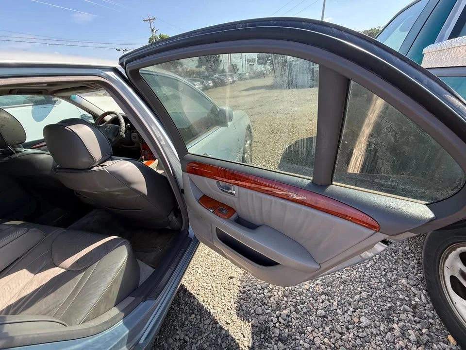2003 Lexus LS 3rd Gen - Image 5 of 10