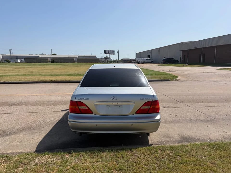 2003 Lexus LS 3rd Gen - Image 6 of 11