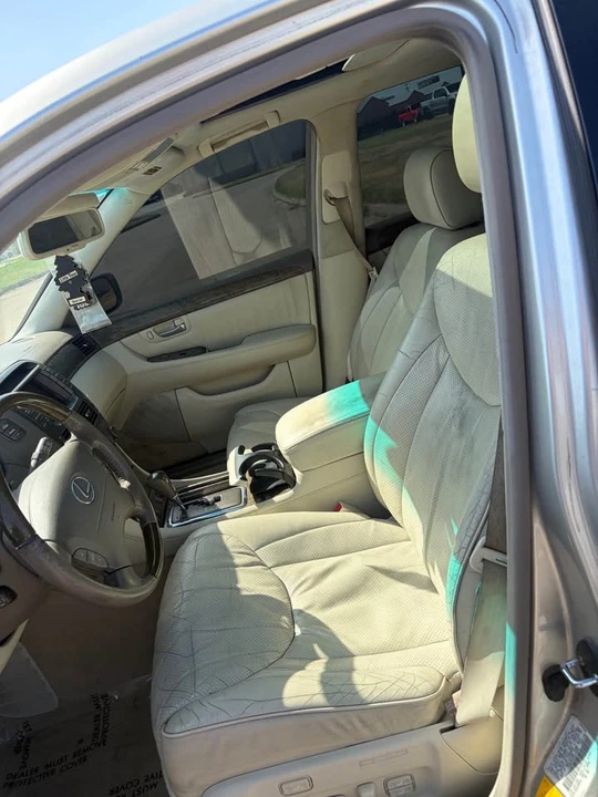 2003 Lexus LS 3rd Gen - Image 9 of 11