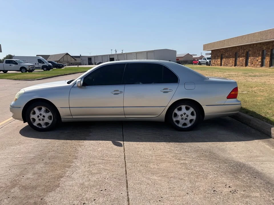 2003 Lexus LS 3rd Gen - Image 8 of 11