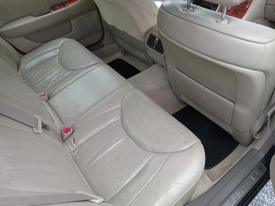 2003 Lexus LS 3rd Gen - Image 9 of 11