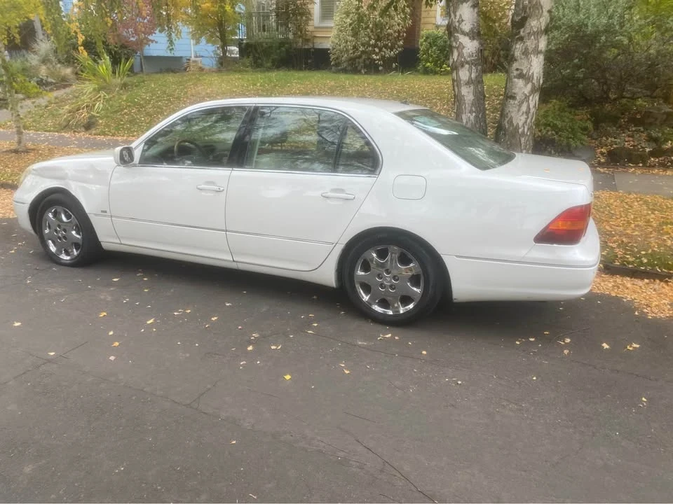 2003 Lexus LS 3rd Gen - Image 6 of 11