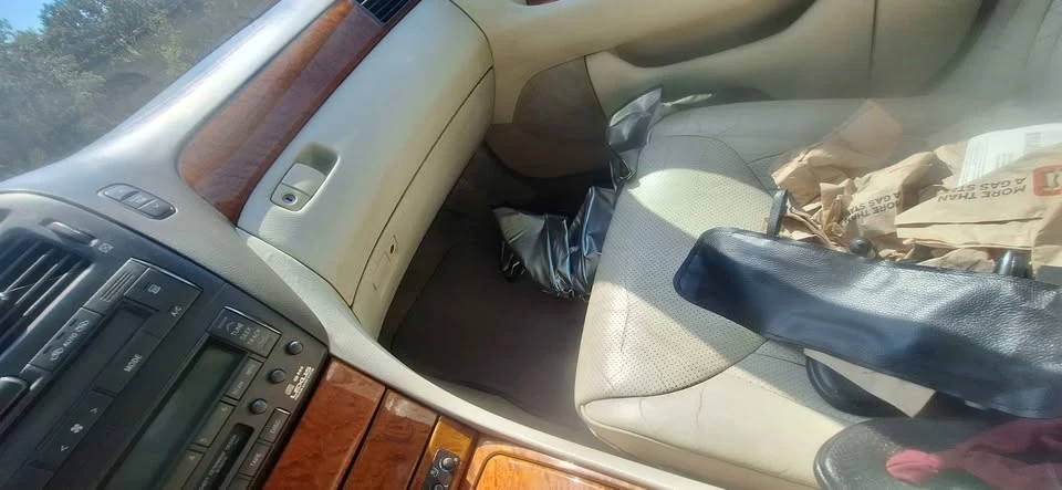 2003 Lexus LS 3rd Gen - Image 6 of 12