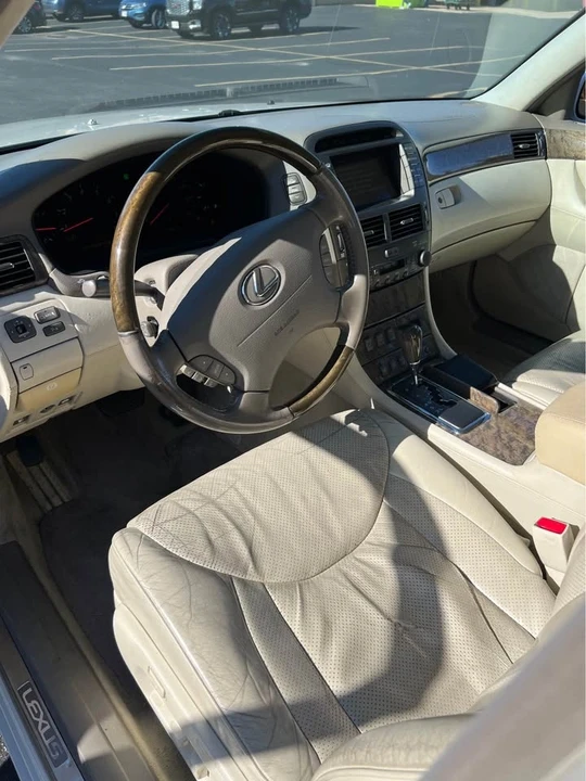 2003 Lexus LS 3rd Gen - Image 10 of 19