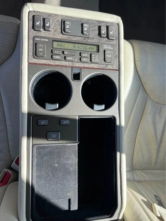 2003 Lexus LS 3rd Gen - Image 11 of 19