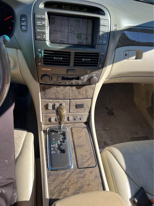 2003 Lexus LS 3rd Gen - Image 8 of 19