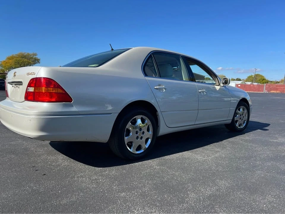 2003 Lexus LS 3rd Gen - Image 5 of 19
