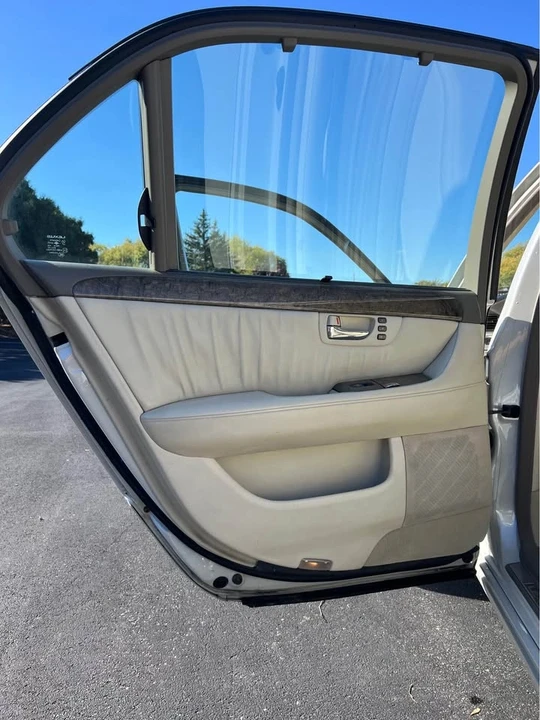 2003 Lexus LS 3rd Gen - Image 14 of 19