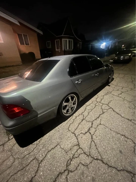 2003 Lexus LS 3rd Gen - Image 3 of 8