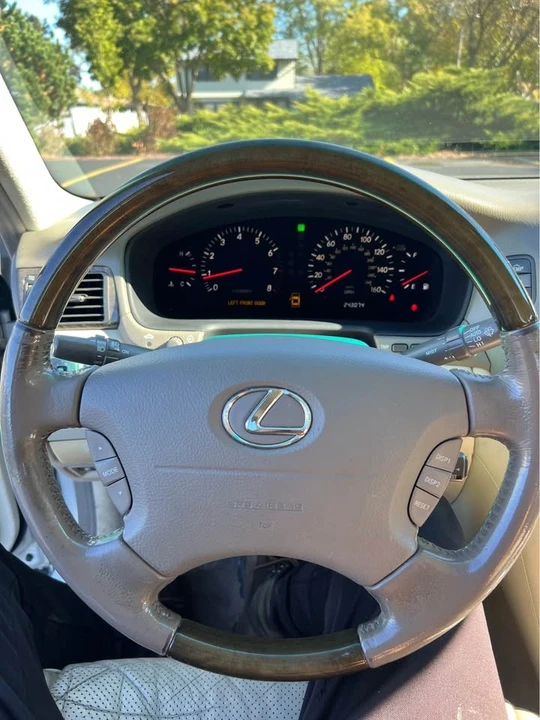 2003 Lexus LS 3rd Gen - Image 7 of 19
