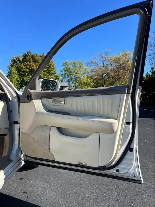 2003 Lexus LS 3rd Gen - Image 12 of 19