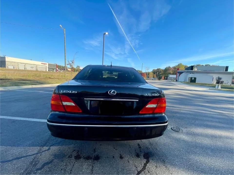 2003 Lexus LS 3rd Gen - Image 11 of 14