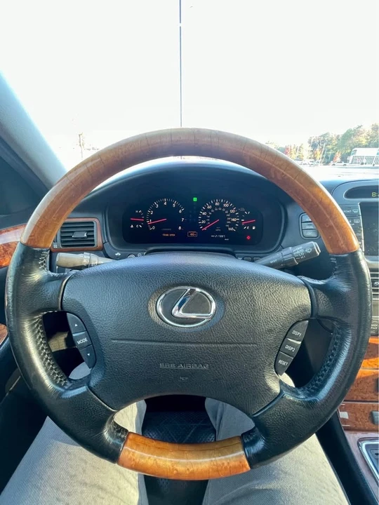 2003 Lexus LS 3rd Gen - Image 10 of 14