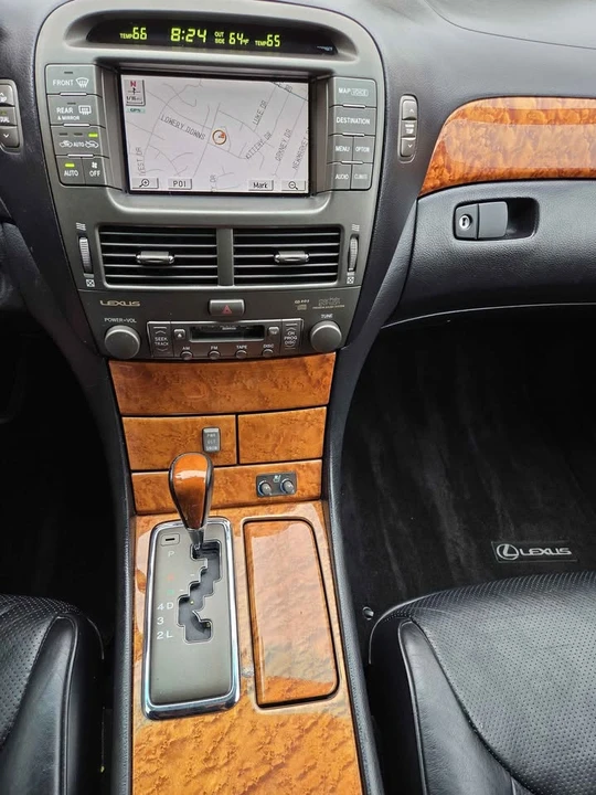 2003 Lexus LS 3rd Gen - Image 10 of 16