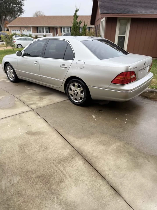 2003 Lexus LS 3rd Gen - Image 3 of 16