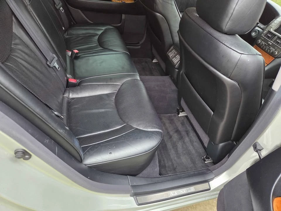 2003 Lexus LS 3rd Gen - Image 9 of 16