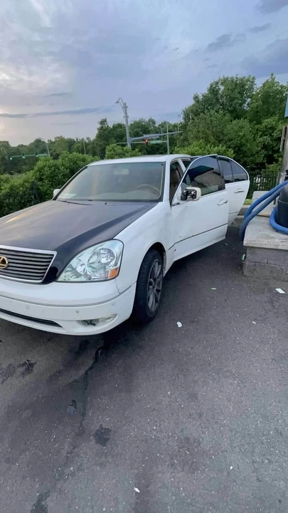 2003 Lexus LS 3rd Gen - Image 3 of 17