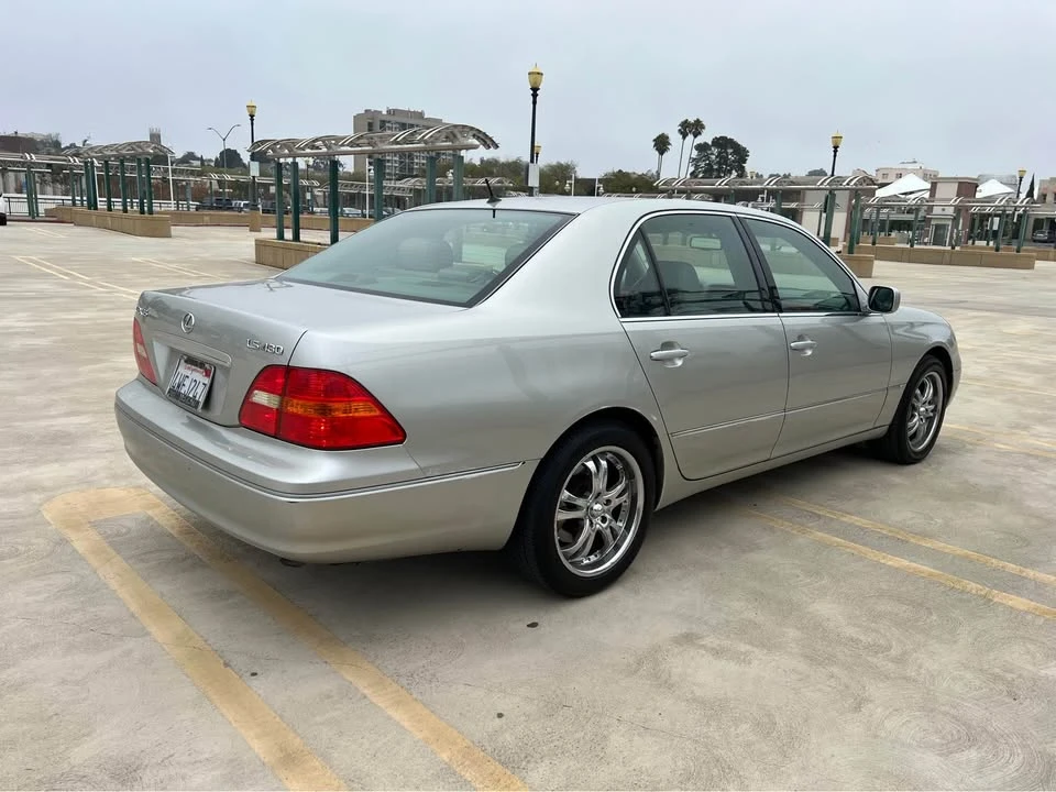 2003 Lexus LS 3rd Gen - Image 11 of 14