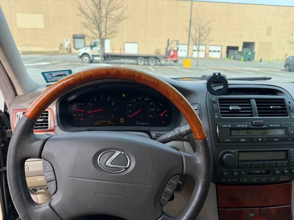 2003 Lexus LS 3rd Gen - Image 16 of 17