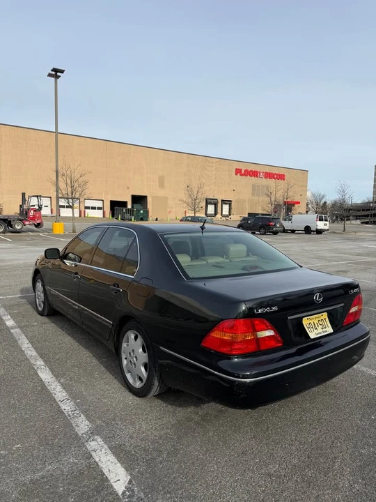 2003 Lexus LS 3rd Gen - Image 7 of 17