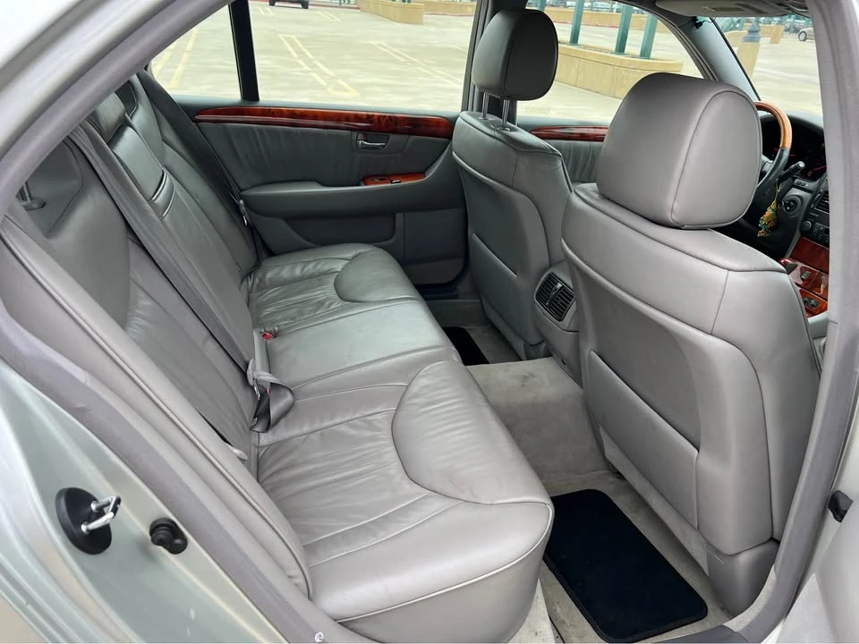 2003 Lexus LS 3rd Gen - Image 5 of 14