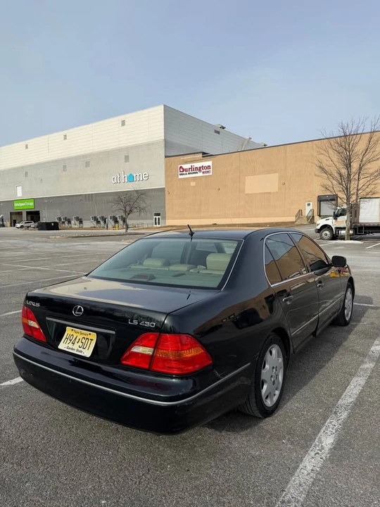 2003 Lexus LS 3rd Gen - Image 8 of 17