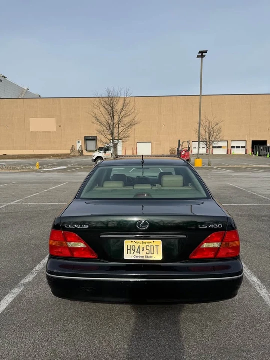 2003 Lexus LS 3rd Gen - Image 6 of 17