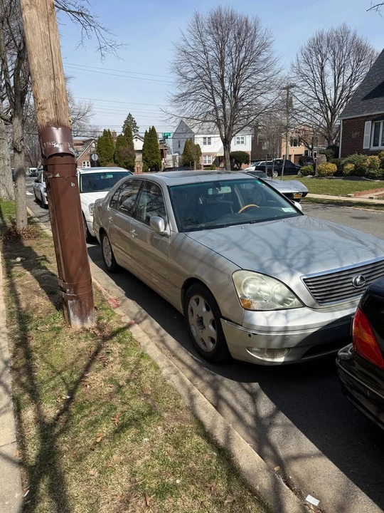 2003 Lexus LS 3rd Gen - Image 2 of 9