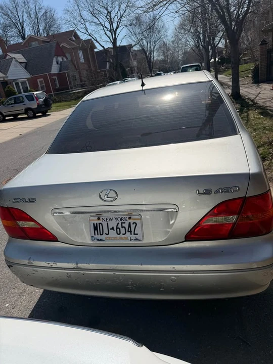2003 Lexus LS 3rd Gen - Image 5 of 9