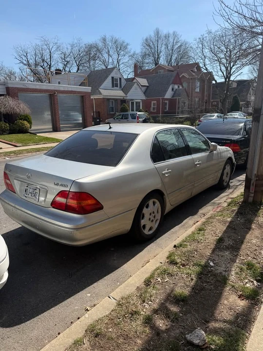 2003 Lexus LS 3rd Gen - Image 4 of 9