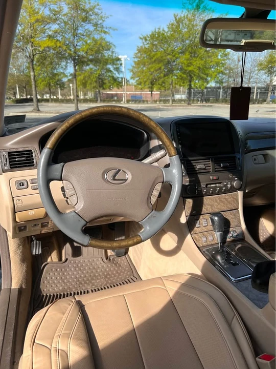 2003 Lexus LS 3rd Gen - Image 10 of 18