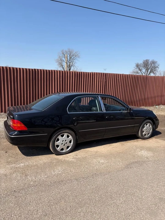 2003 Lexus LS 3rd Gen - Image 3 of 4