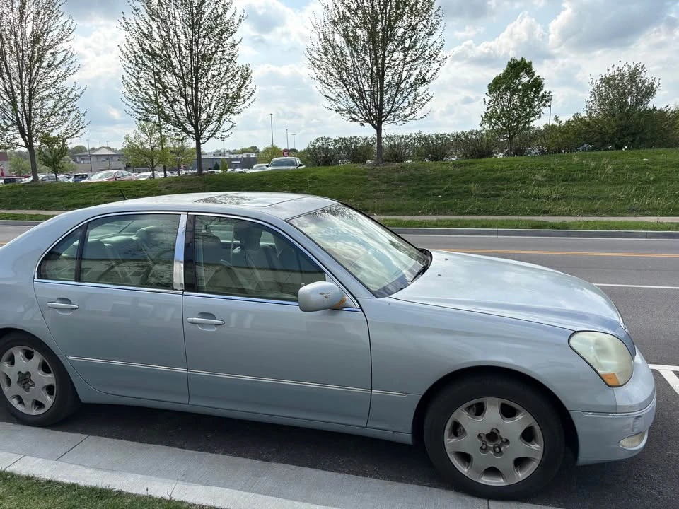 2003 Lexus LS 3rd Gen - Image 13 of 13