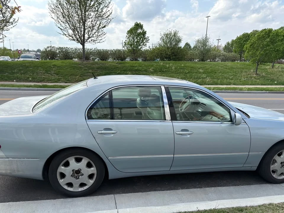 2003 Lexus LS 3rd Gen - Image 12 of 13