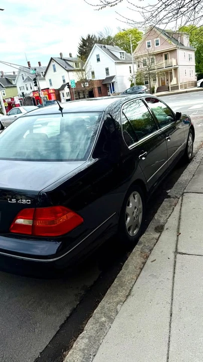 2003 Lexus LS 3rd Gen - Image 5 of 18