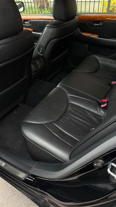 2003 Lexus LS 3rd Gen - Image 17 of 18