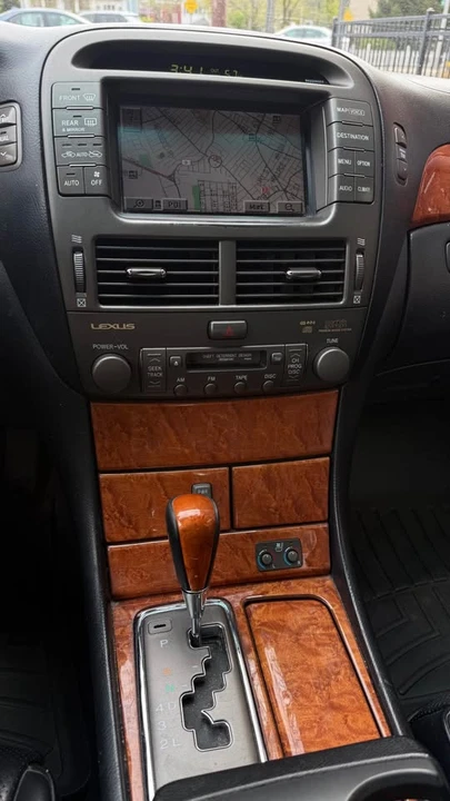 2003 Lexus LS 3rd Gen - Image 10 of 18