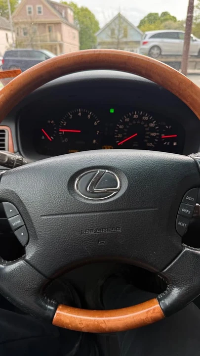 2003 Lexus LS 3rd Gen - Image 16 of 18
